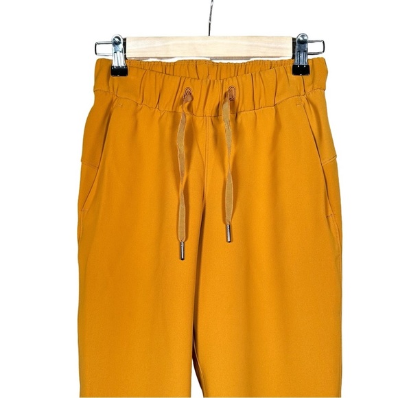 LULULEMON On the Fly 7/8 Woven Pant 27” in Fools Gold - Picture 9 of 13